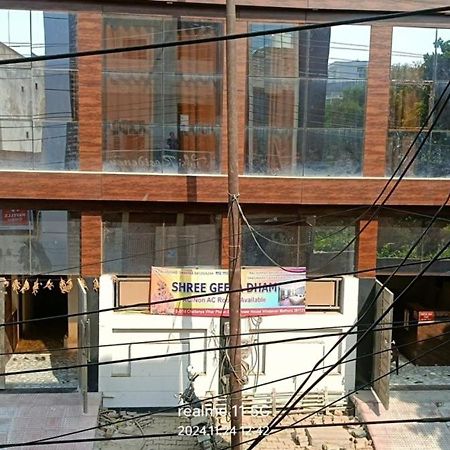 Geeta Dham Hotel Vrindavan Luaran gambar