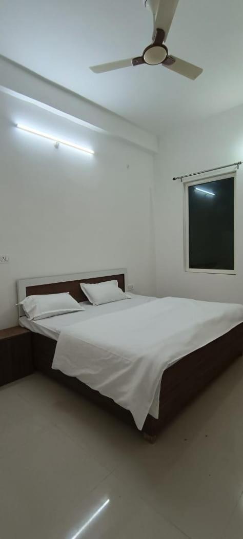 Geeta Dham Hotel Vrindavan Luaran gambar