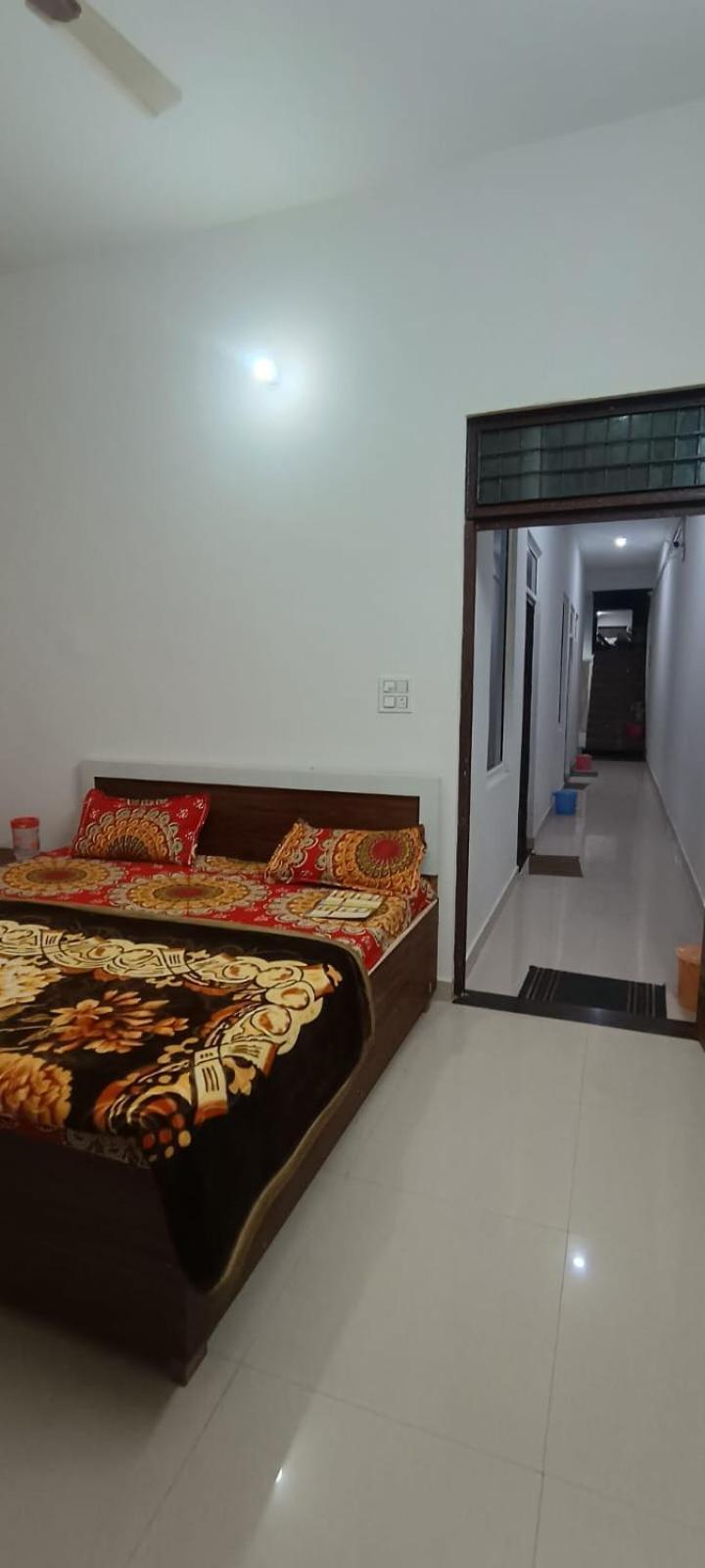 Geeta Dham Hotel Vrindavan Luaran gambar